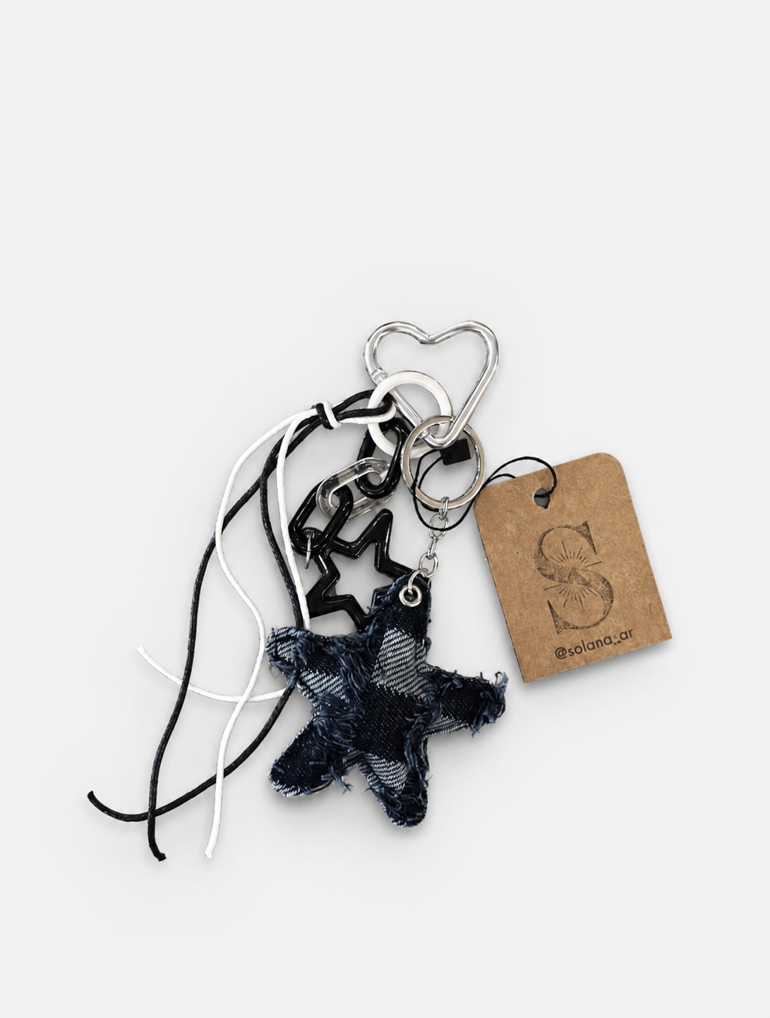 1408da2f-3e93-4eb4-85b2-195a33883240 Charm Lucas