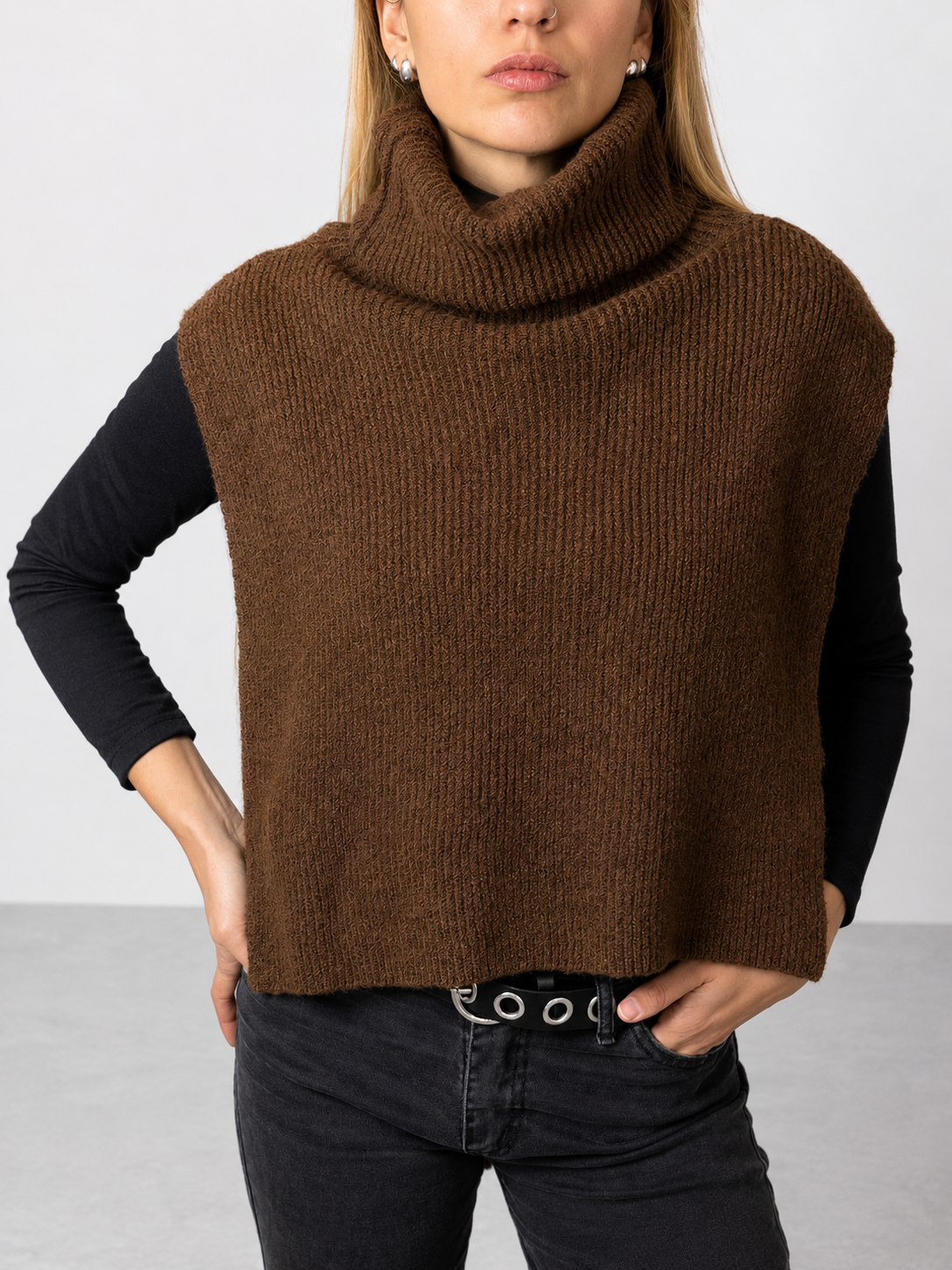 37514EC7-3F61-4976-ADBE-6866BFFFDA68 2 Poncho Calia